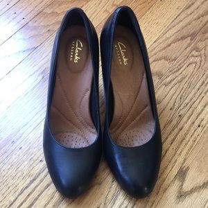 Clark’s Black Leather Pumps
